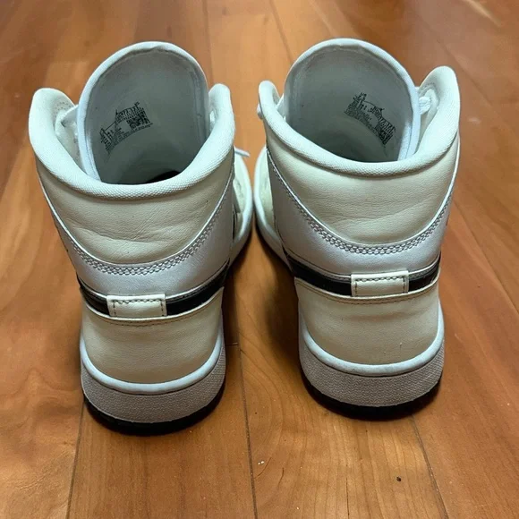 Air Jordan mid Top Sneakers - Picture 4 of 5